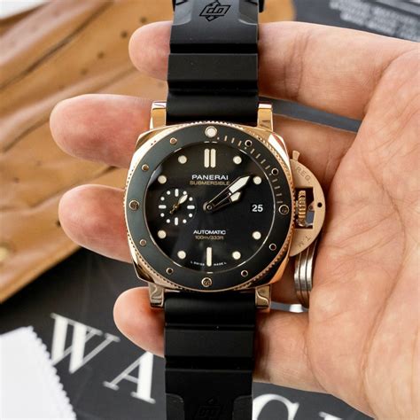 Panerai Luminor Submersible PAM 974 .